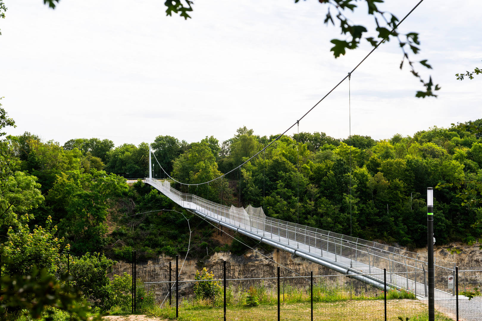 Passerelle de Caster et Montagne Saint Pierre