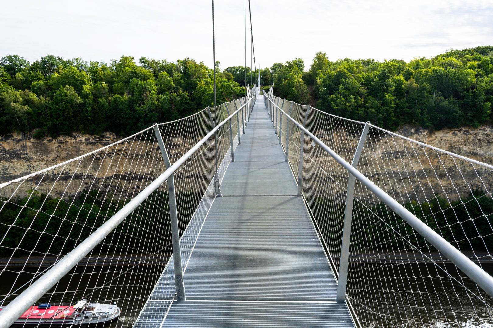 Passerelle de Caster et Montagne Saint Pierre