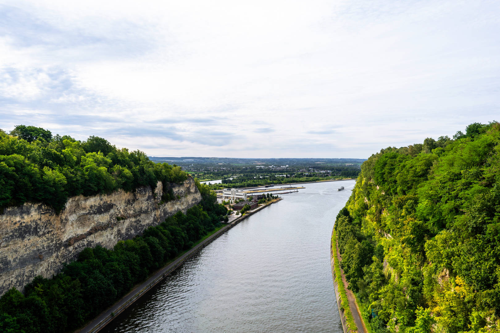 Passerelle de Caster et Montagne Saint Pierre