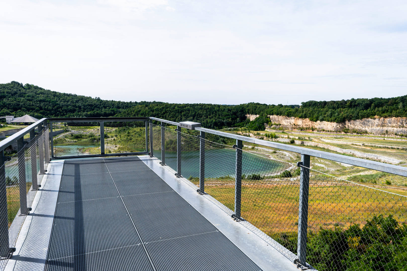 Passerelle de Caster et Montagne Saint Pierre