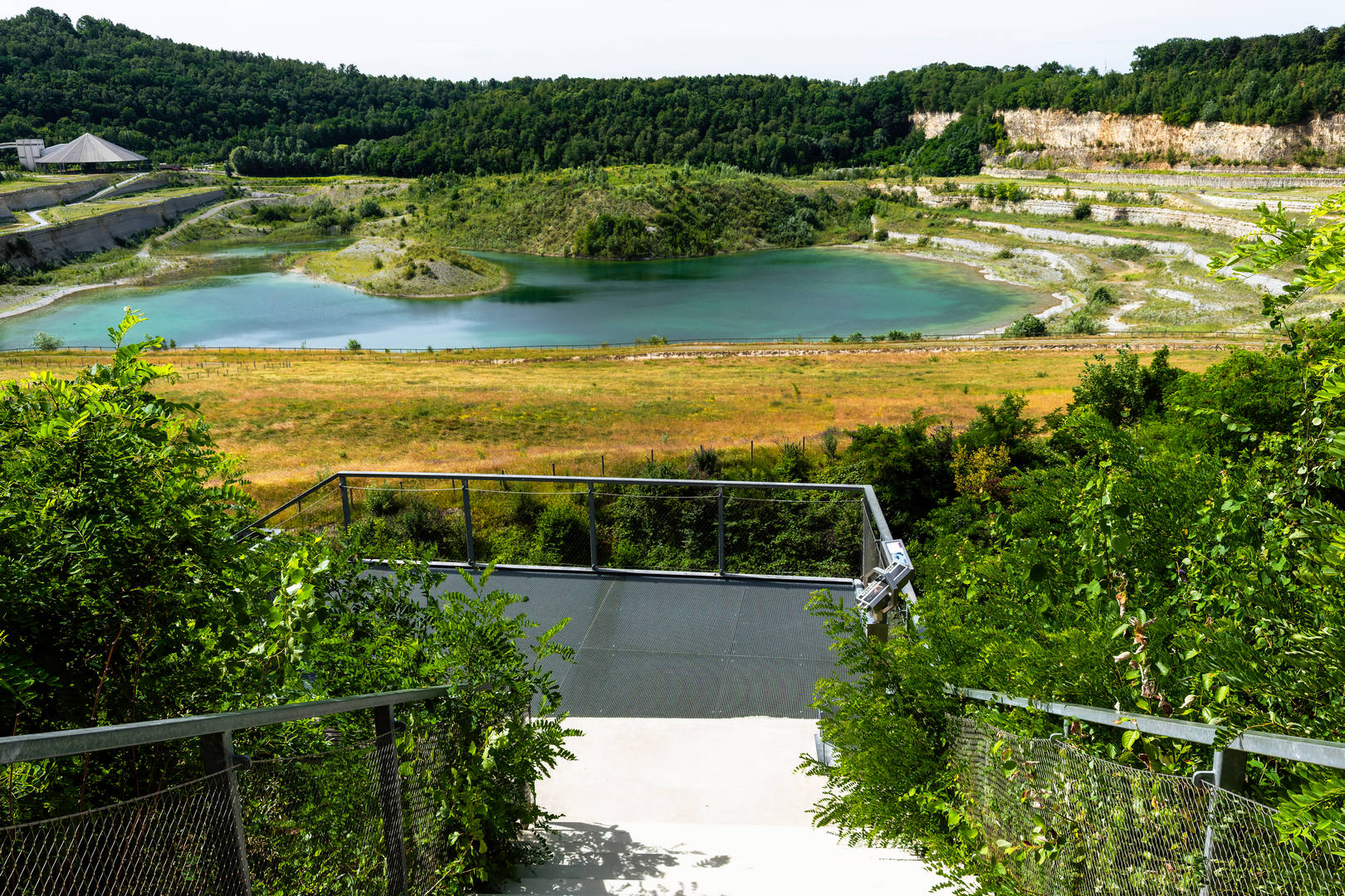 Passerelle de Caster et Montagne Saint Pierre