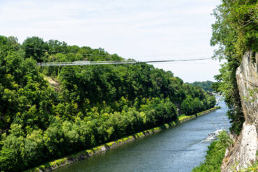 Passerelle de Caster et Montagne Saint Pierre
