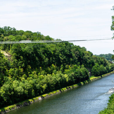 Passerelle de Caster et Montagne Saint Pierre
